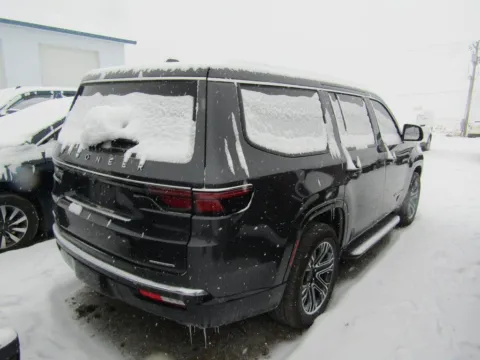 More photos of 2022 Jeep Wagoneer Series III at Pettijohn Auto Center, MO