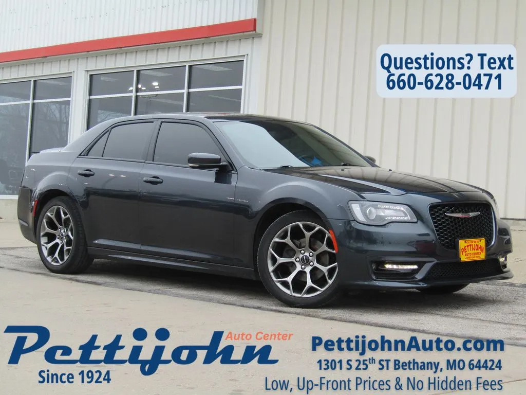 2018 Chrysler 300 S's photo