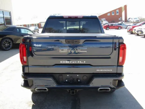 More photos of 2023 GMC Sierra 1500 Denali Ultimate at Pettijohn Auto Center, MO