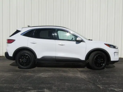 Photos of 2020 Ford Escape SE for sale in Bethany, MO at Pettijohn Auto Center