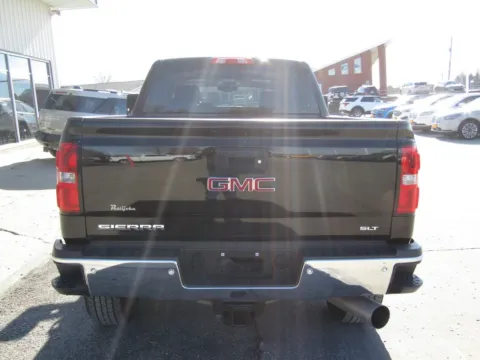 More photos of 2018 GMC Sierra 2500HD SLT at Pettijohn Auto Center, MO