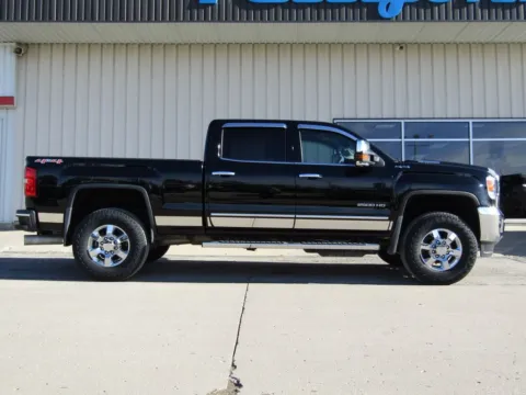 Photos of 2018 GMC Sierra 2500HD SLT for sale in Bethany, MO at Pettijohn Auto Center