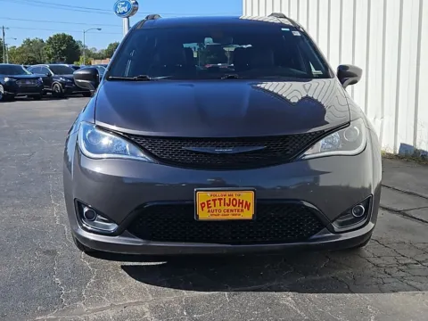 More photos of 2020 Chrysler Pacifica Touring L at Pettijohn Auto Center, MO