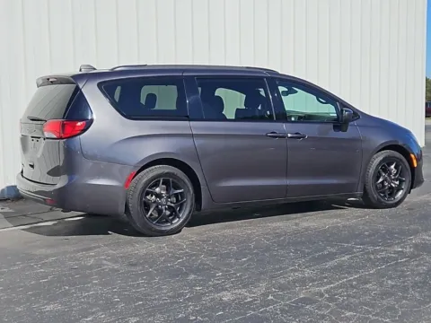 Another view of 2020 Chrysler Pacifica Touring L for sale in Bethany, MO at Pettijohn Auto Center