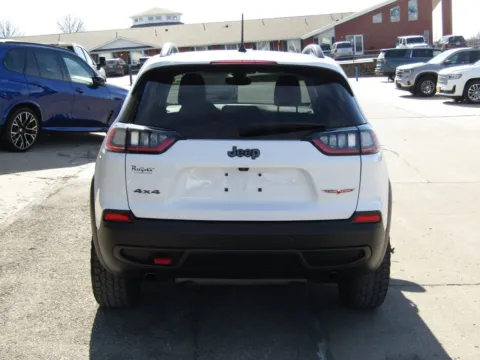 More photos of 2020 Jeep Cherokee Trailhawk at Pettijohn Auto Center, MO