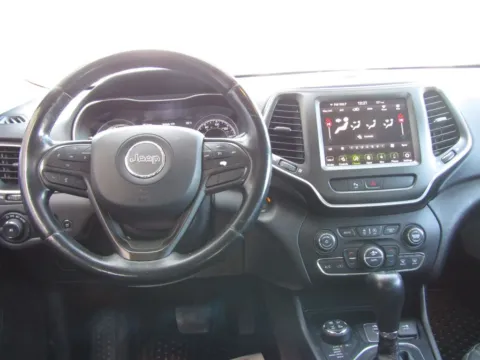 More photos of 2020 Jeep Cherokee Trailhawk at Pettijohn Auto Center, MO