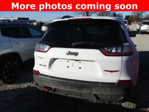 More photos of 2020 Jeep Cherokee Trailhawk at Pettijohn Auto Center, MO