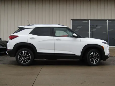 Photos of 2026 Chevrolet TrailBlazer LT for sale in Bethany, MO at Pettijohn Auto Center