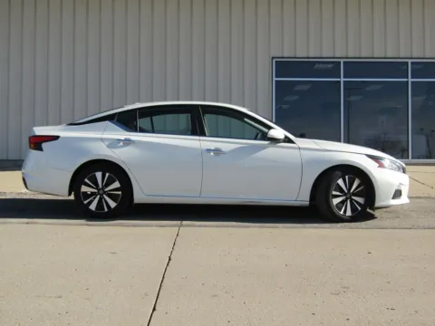 Photos of 2021 Nissan Altima 2.5 SV for sale in Bethany, MO at Pettijohn Auto Center