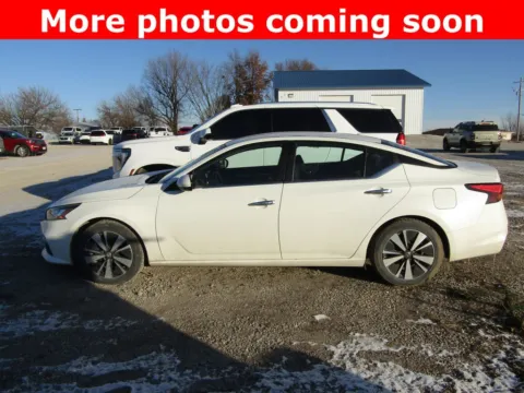 Photos of 2021 Nissan Altima 2.5 SV for sale in Bethany, MO at Pettijohn Auto Center