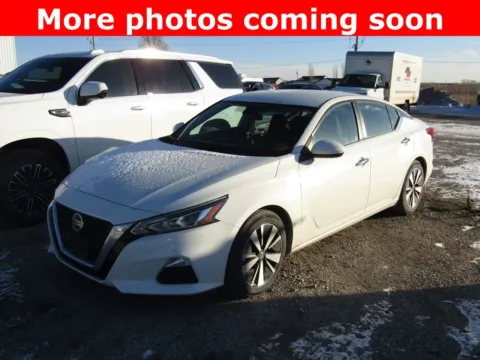 White 2021 Nissan Altima 2.5 SV for sale in Bethany, MO