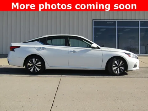 Photos of 2021 Nissan Altima 2.5 SV for sale in Bethany, MO at Pettijohn Auto Center