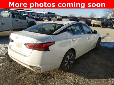 More photos of 2021 Nissan Altima 2.5 SV at Pettijohn Auto Center, MO