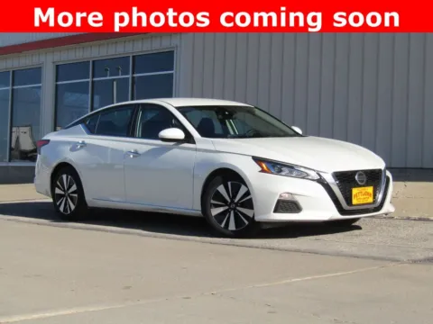 White 2021 Nissan Altima 2.5 SV for sale in Bethany, MO