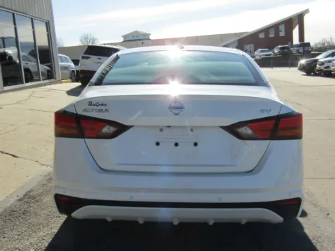 More photos of 2021 Nissan Altima 2.5 SV at Pettijohn Auto Center, MO