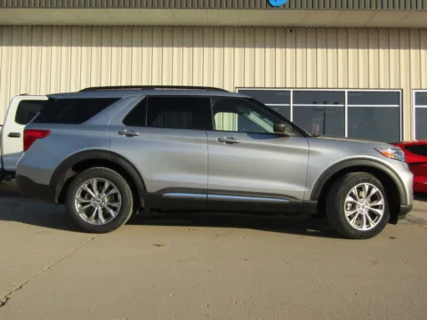 Photos of 2023 Ford Explorer XLT for sale in Bethany, MO at Pettijohn Auto Center