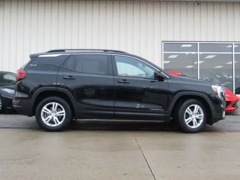 Photos of 2022 GMC Terrain SLE for sale in Bethany, MO at Pettijohn Auto Center