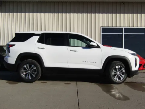 Photos of 2026 Chevrolet Equinox LT for sale in Bethany, MO at Pettijohn Auto Center