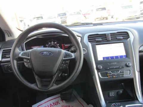 More photos of 2020 Ford Fusion SE at Pettijohn Auto Center, MO