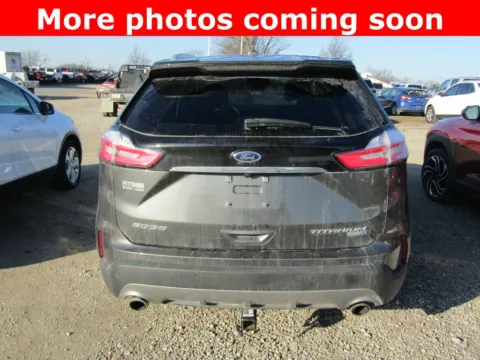 More photos of 2019 Ford Edge Titanium at Pettijohn Auto Center, MO