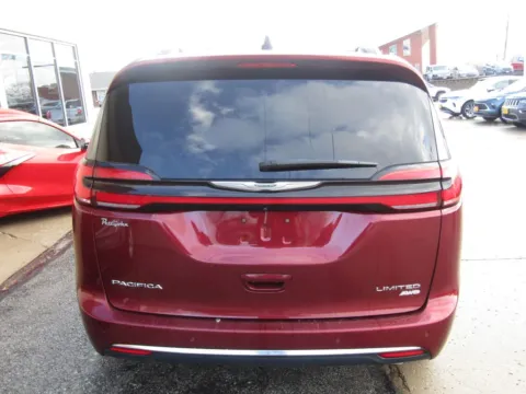 More photos of 2023 Chrysler Pacifica Limited at Pettijohn Auto Center, MO