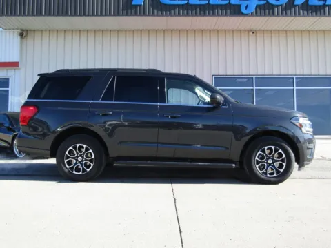 Photos of 2022 Ford Expedition XLT for sale in Bethany, MO at Pettijohn Auto Center