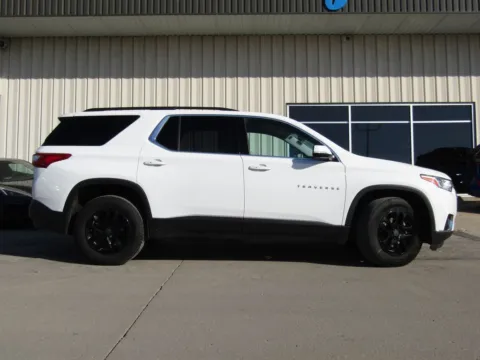 Photos of 2019 Chevrolet Traverse LT for sale in Bethany, MO at Pettijohn Auto Center