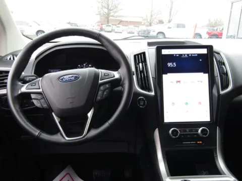 More photos of 2024 Ford Edge SEL at Pettijohn Auto Center, MO