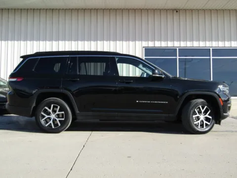 Photos of 2024 Jeep Grand Cherokee L Limited for sale in Bethany, MO at Pettijohn Auto Center
