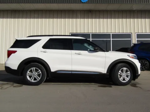 Photos of 2023 Ford Explorer XLT for sale in Bethany, MO at Pettijohn Auto Center