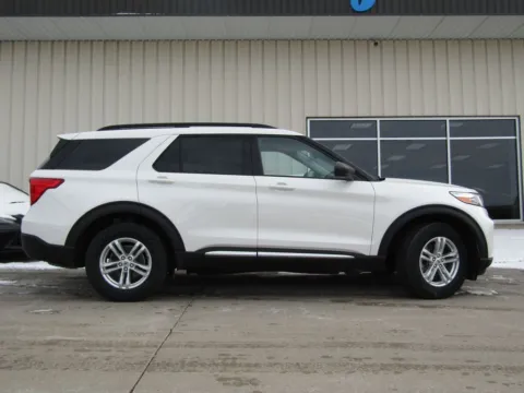 Photos of 2023 Ford Explorer XLT for sale in Bethany, MO at Pettijohn Auto Center