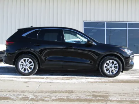 Photos of 2023 Ford Escape Active for sale in Bethany, MO at Pettijohn Auto Center