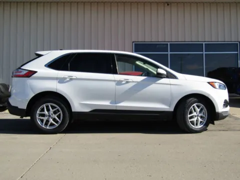 Photos of 2022 Ford Edge SEL for sale in Bethany, MO at Pettijohn Auto Center