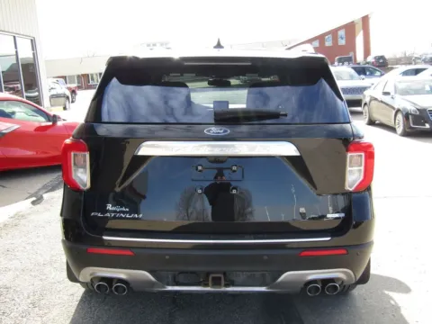 More photos of 2020 Ford Explorer Platinum at Pettijohn Auto Center, MO