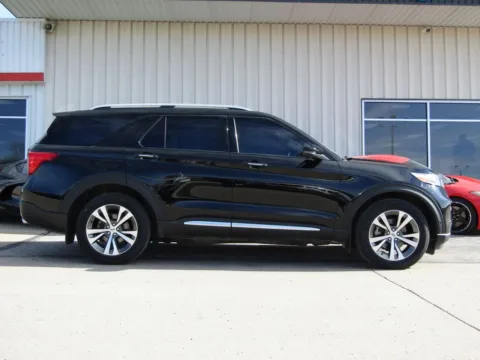 Photos of 2020 Ford Explorer Platinum for sale in Bethany, MO at Pettijohn Auto Center