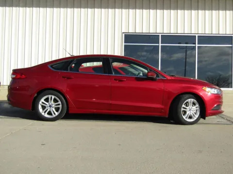 Photos of 2018 Ford Fusion SE for sale in Bethany, MO at Pettijohn Auto Center