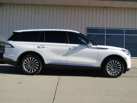 Photos of 2020 Lincoln Aviator Reserve for sale in Bethany, MO at Pettijohn Auto Center