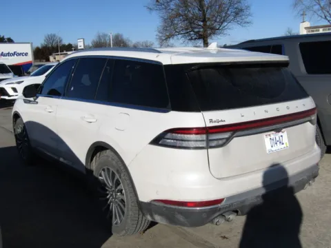 Another view of 2020 Lincoln Aviator Reserve for sale in Bethany, MO at Pettijohn Auto Center