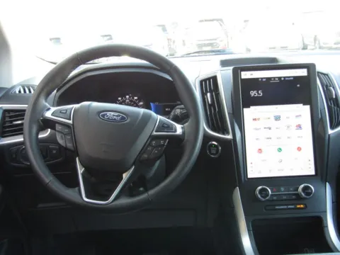 More photos of 2024 Ford Edge SEL at Pettijohn Auto Center, MO