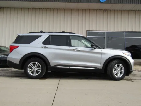 Photos of 2023 Ford Explorer XLT for sale in Bethany, MO at Pettijohn Auto Center