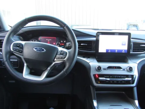 More photos of 2024 Ford Explorer XLT at Pettijohn Auto Center, MO
