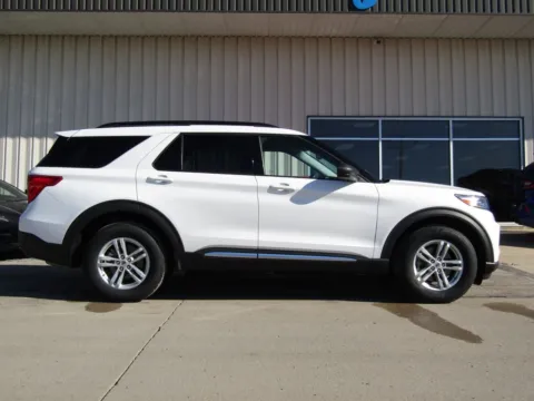 Photos of 2024 Ford Explorer XLT for sale in Bethany, MO at Pettijohn Auto Center