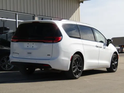 Another view of 2023 Chrysler Pacifica Touring L for sale in Bethany, MO at Pettijohn Auto Center