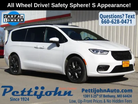White 2023 Chrysler Pacifica Touring L for sale in Bethany, MO