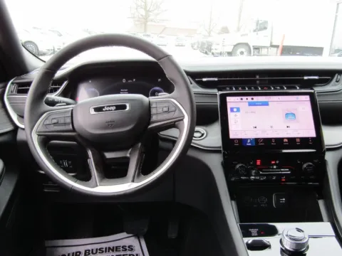 More photos of 2024 Jeep Grand Cherokee Limited at Pettijohn Auto Center, MO