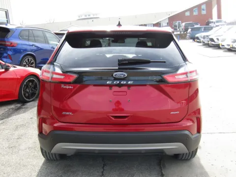 More photos of 2022 Ford Edge SEL at Pettijohn Auto Center, MO