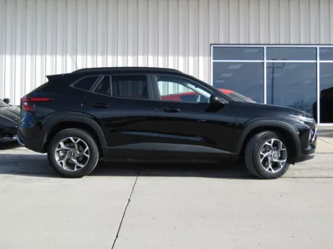 Photos of 2025 Chevrolet Trax LT for sale in Bethany, MO at Pettijohn Auto Center