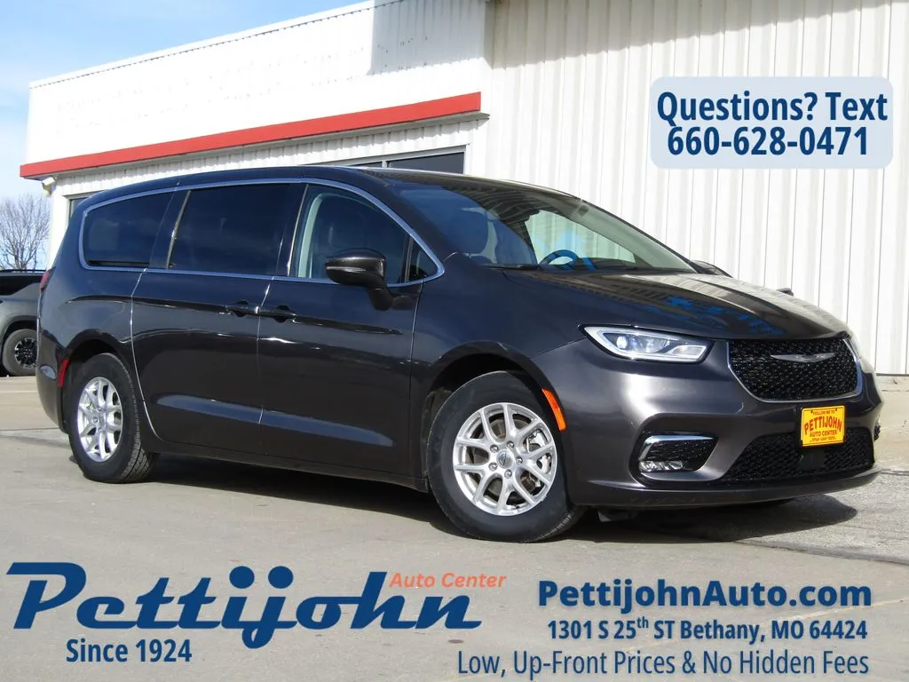 Used 2023 Chrysler Pacifica Touring L with VIN 2C4RC1BGXPR581103 for sale in Kansas City