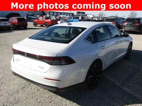 More photos of 2024 Honda Accord Hybrid Touring at Pettijohn Auto Center, MO