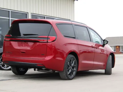 Another view of 2026 Chrysler Pacifica Select for sale in Bethany, MO at Pettijohn Auto Center